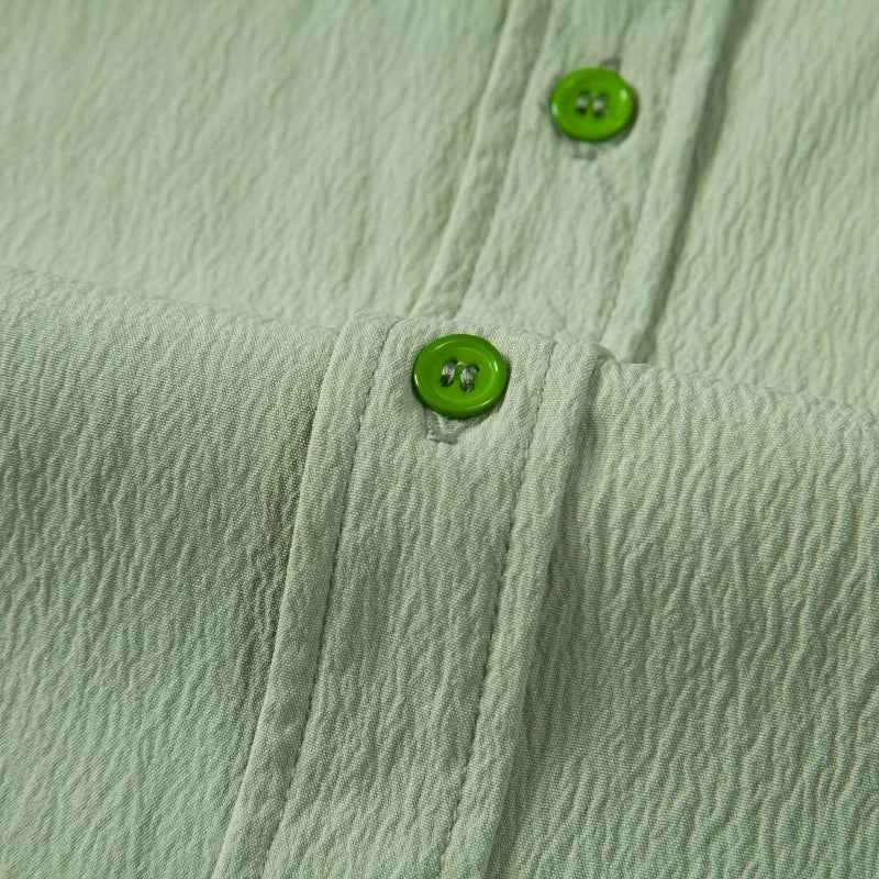 Camisa Masculina com Gola Padre e Caimento Leve