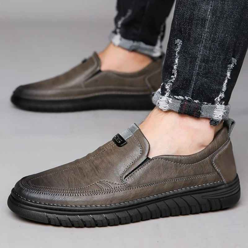 Mocassim Masculino Capriotti de Couro - Sola Macia