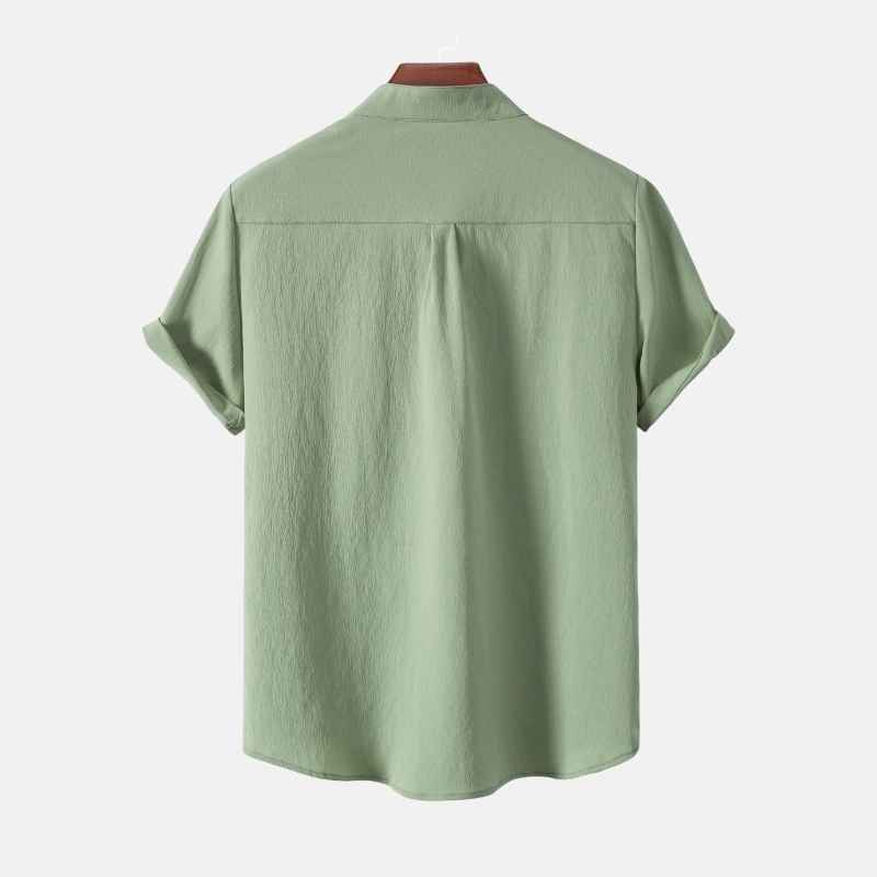 Camisa Masculina com Gola Padre e Caimento Leve - Verde Costas